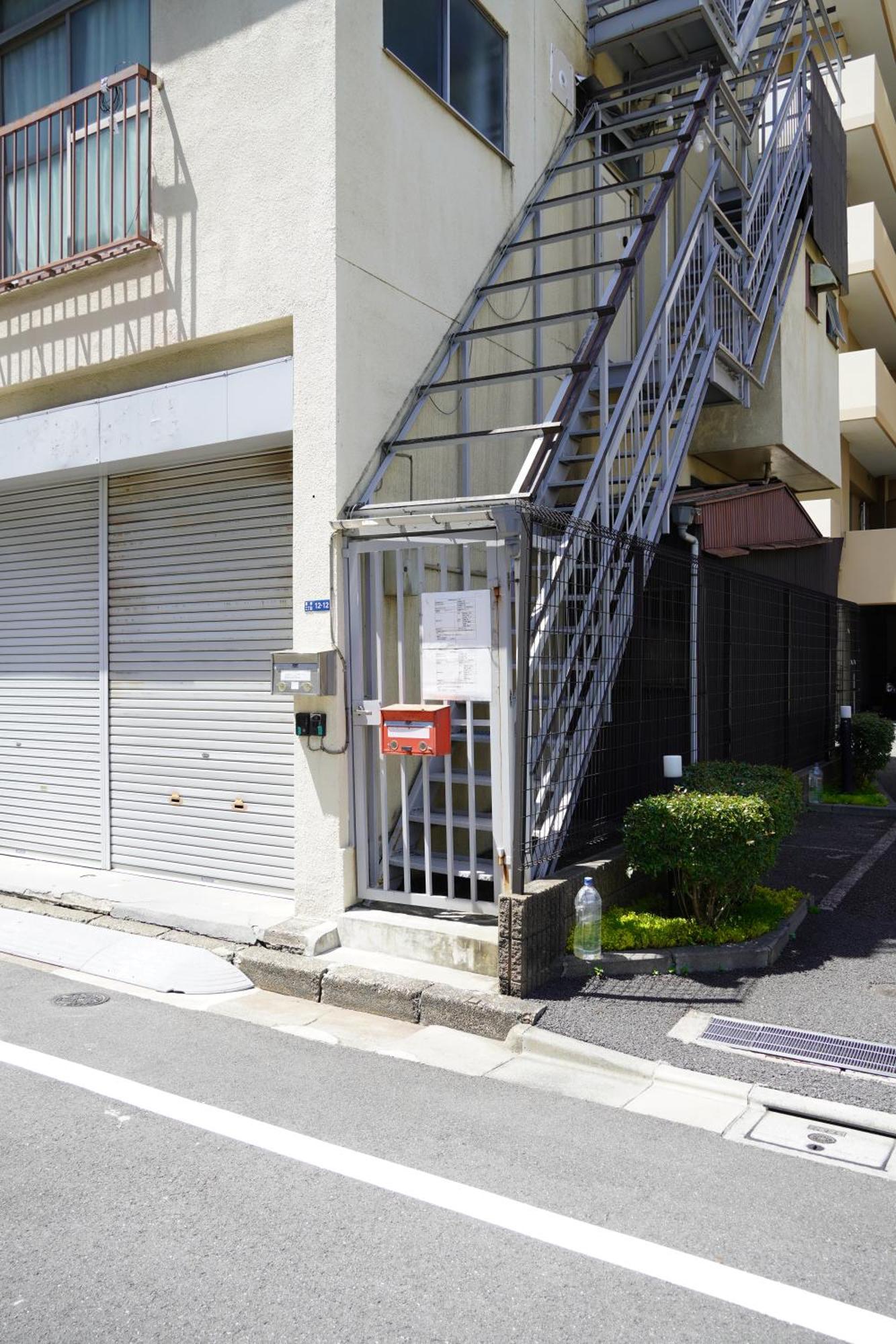 駅から徒歩4分/ビル3階全体/広い部屋/広い屋上/和室/レインボーブリッジ/お台場 Apartamento Tóquio