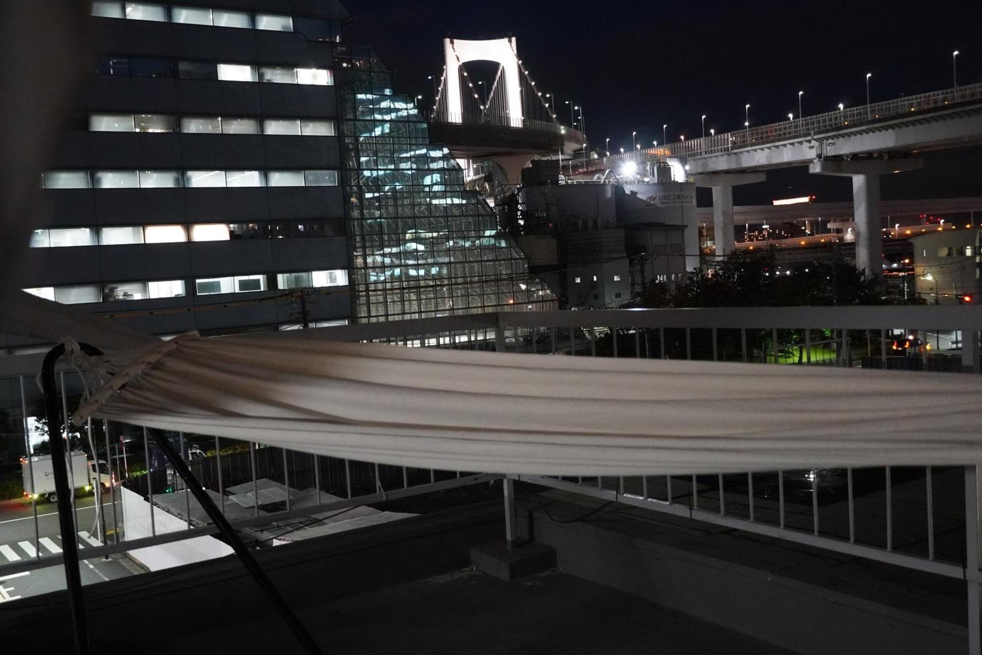 駅から徒歩4分/ビル3階全体/広い部屋/広い屋上/和室/レインボーブリッジ/お台場 Apartamento